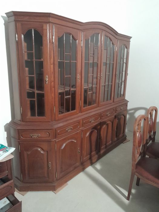 Móvel Sala/ Louceiro e  mesa com 8 cadeiras