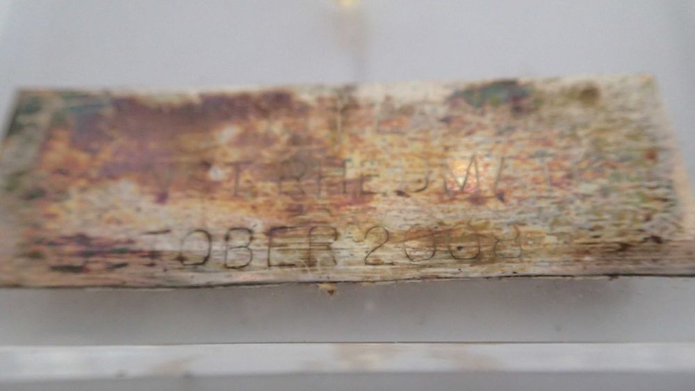 Peça decorativa em prata e acrílico