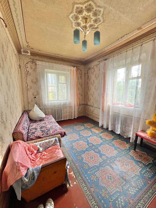 Продається ВИДОВИЙ 2-х поверховий будинок з двома гаражами,