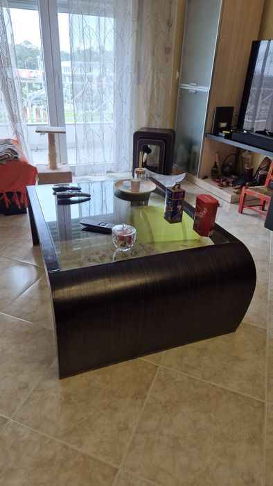 Mesa de centro, madeira maciça com vidro, 80cm largura, altura 43cm e