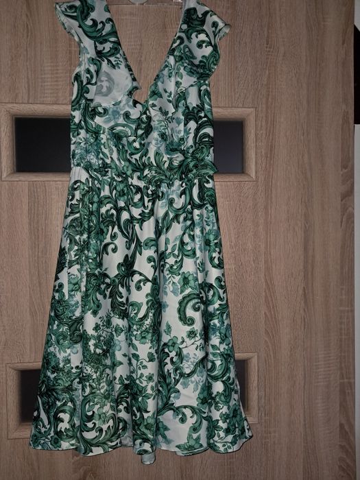 Sukienka z falbankami L