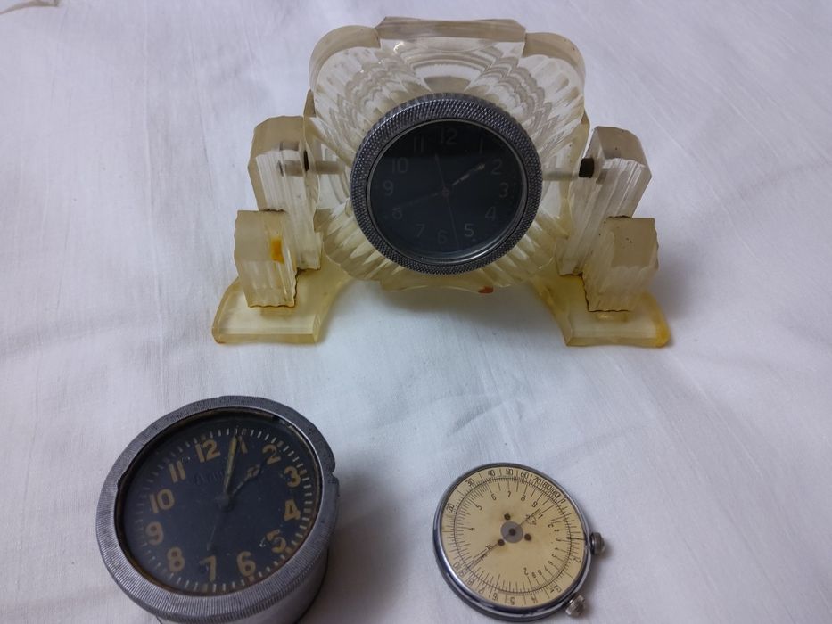 Часы наручные,настольные