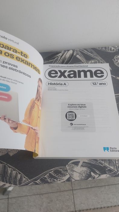 Vendo livros de preparação para exames nacionais 11° e 12° Ano (história /português/filosofia)