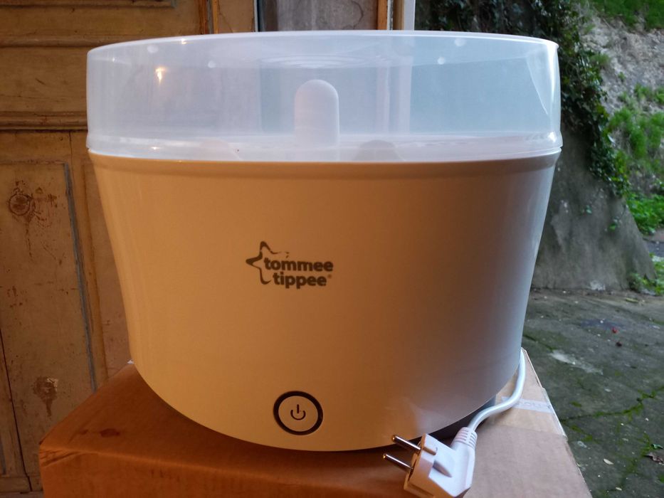Esterilizador de Biberões para Bebé com oferta de cinco biberões