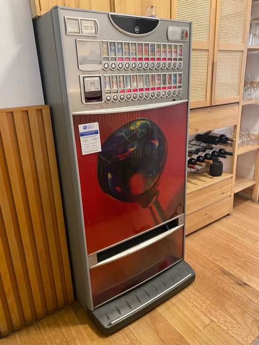 Máquina de tabaco a funcionar perfeitamente