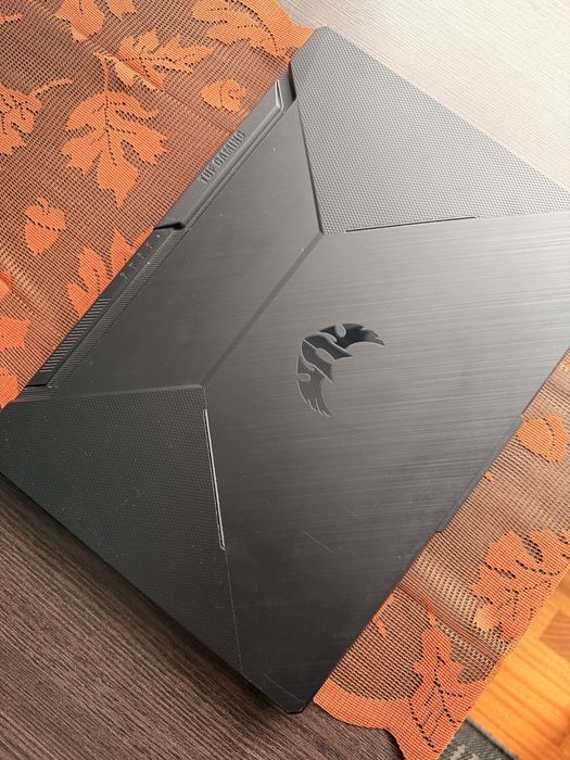 laptop gamingowy ASUS TUF Gaming F15 w bardzo dobrym stanie.