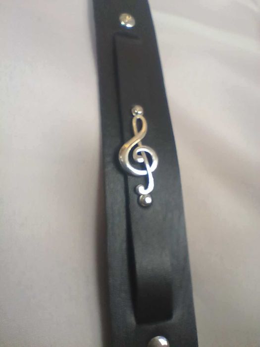 Bransoletka unisex czarna z nutką,