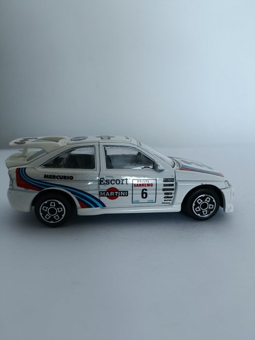 Resorak Bburago Ford Escort
