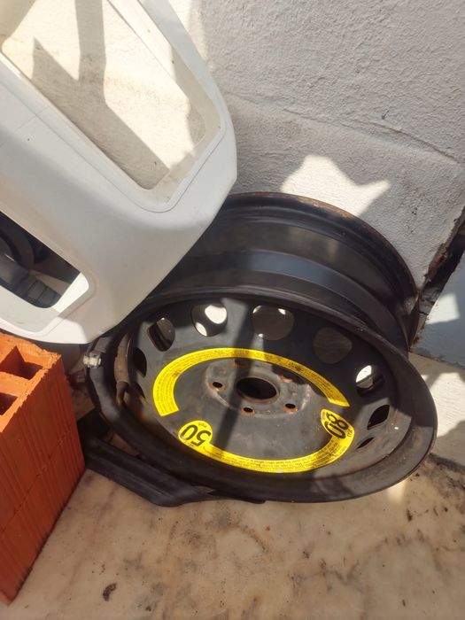 Troco jante de 5 furos por 1 de 4 furos.