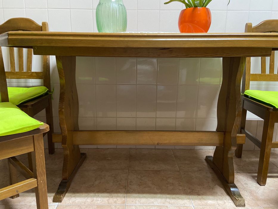 Mesa de Cozinha + 4 cadeiras