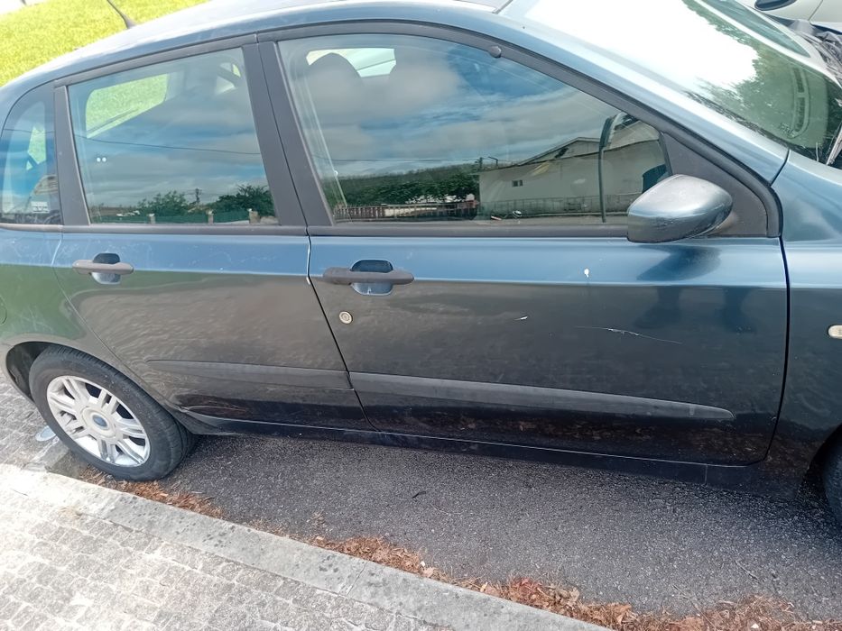 Fiat stilo.  2004