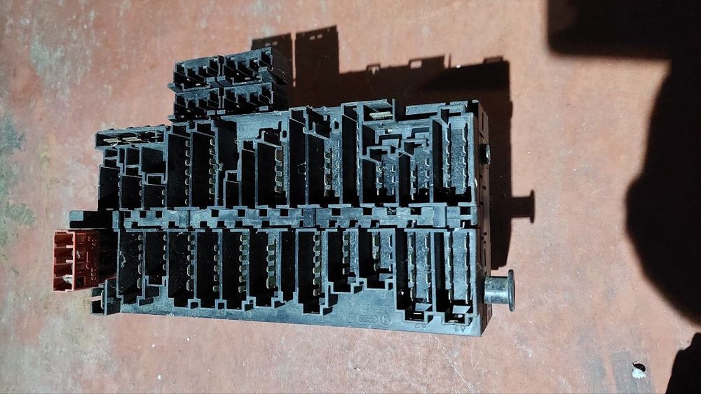 Блок придохранителей на пасат б4