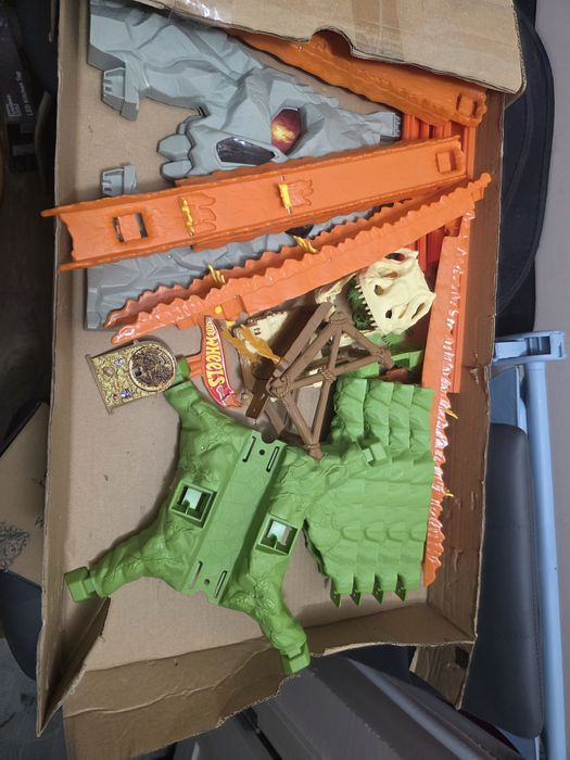 Трек Hot Wheels"Вулкан"