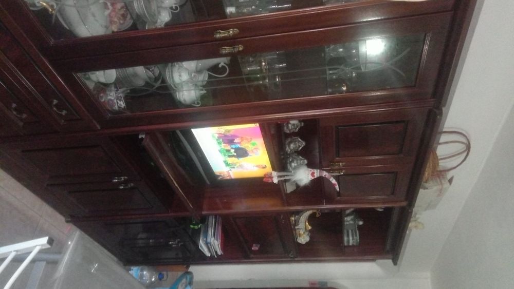 Armário de sala antigo