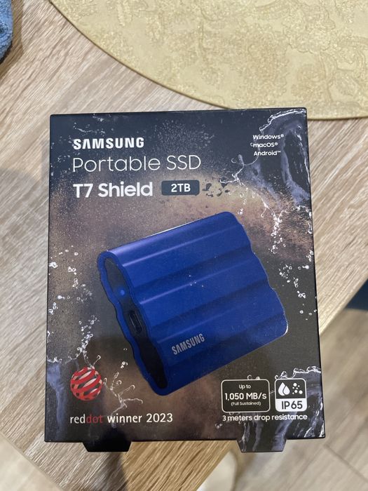 Dysk zewnętrzny SSD SAMSUNG  T7 Shield Niebieski 2TB
