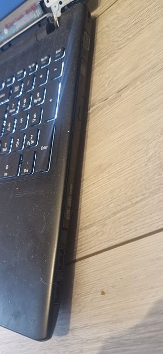 Laptop Acer Aspire V5-551