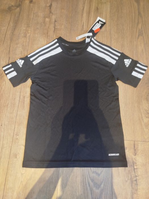 Koszulka adidas.