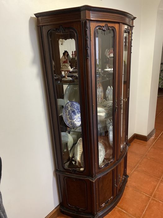 Vendo móvel em madeira mogno e vidro