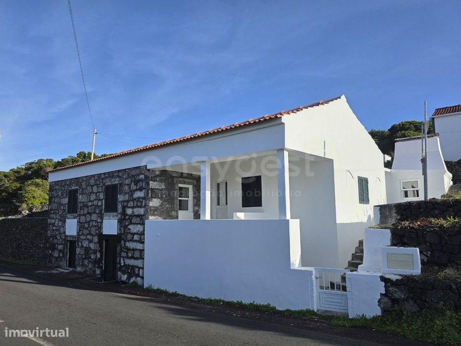 Moradia T2 Renovada no Guindaste, Candelária, Madalena (Pico)