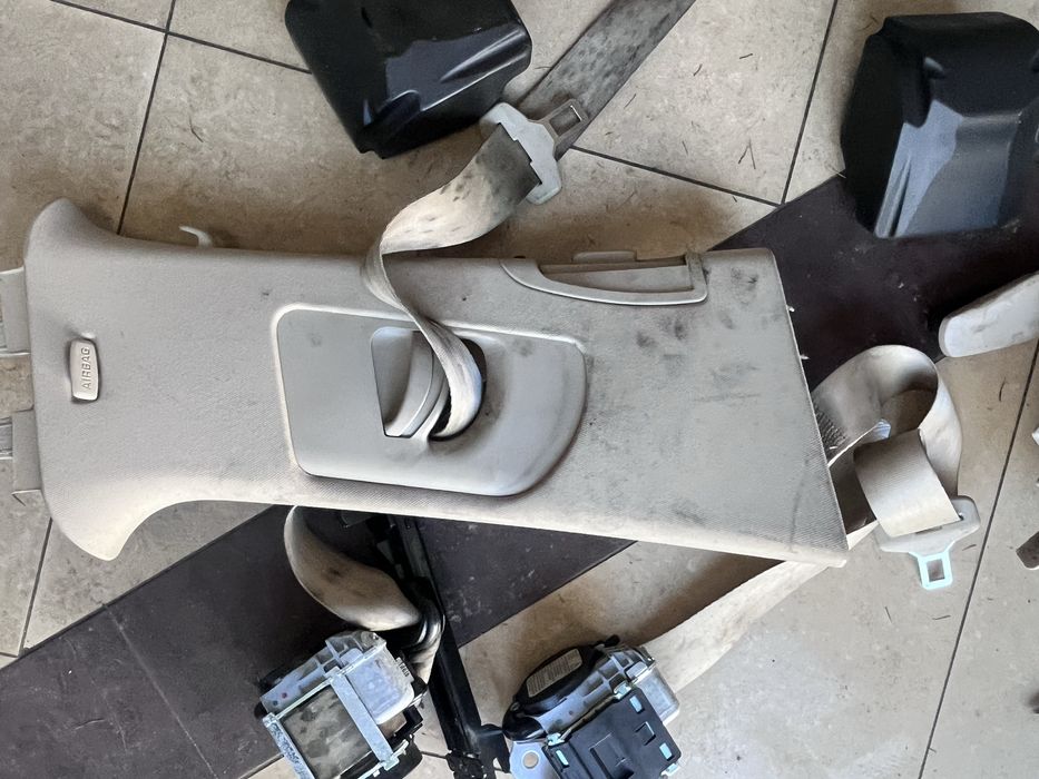 Skoda SuperB pasy zaślepki pasów bezpieczenstwa komplet pas