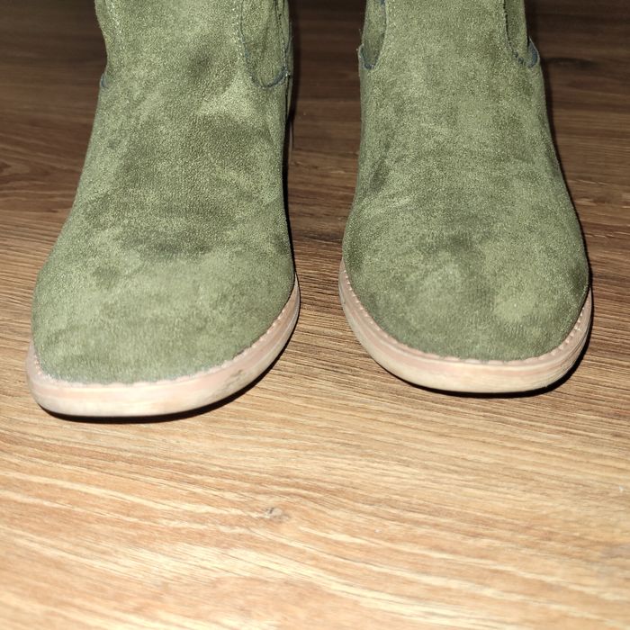 Botki, kowbojki, zamszowe.