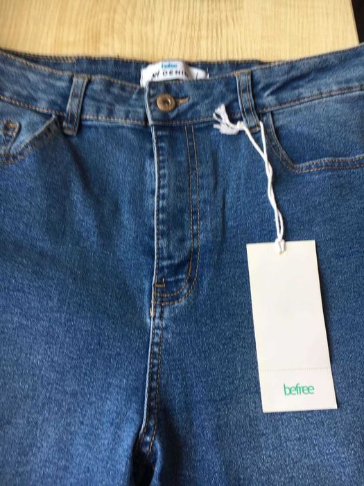 Продам женские джинсы