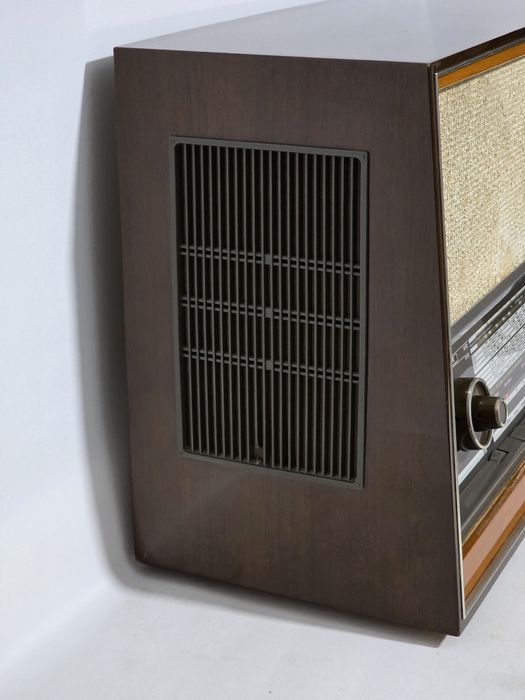 Rádio antigo reparado SABA