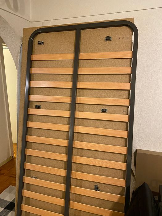 Estrado de solteiro e colchão de solteiro de molas  90x200