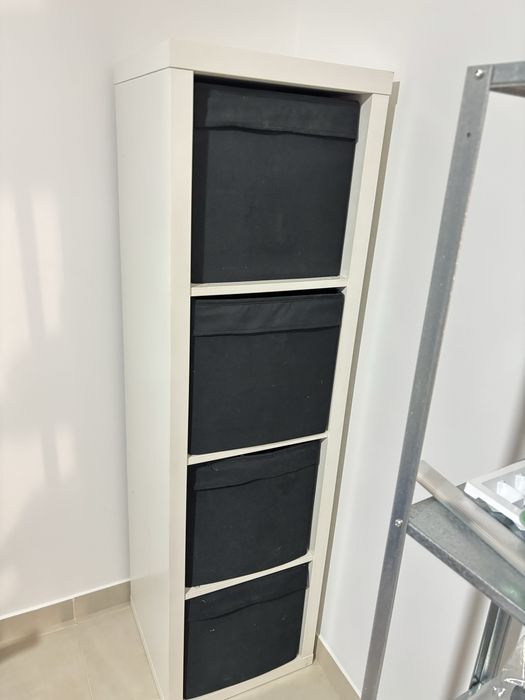 Estante do Ikea Kallax com as 4 caixas pretas!