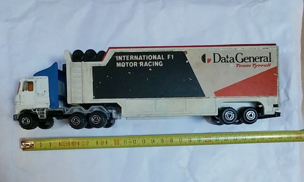 Camião antigo Majorette