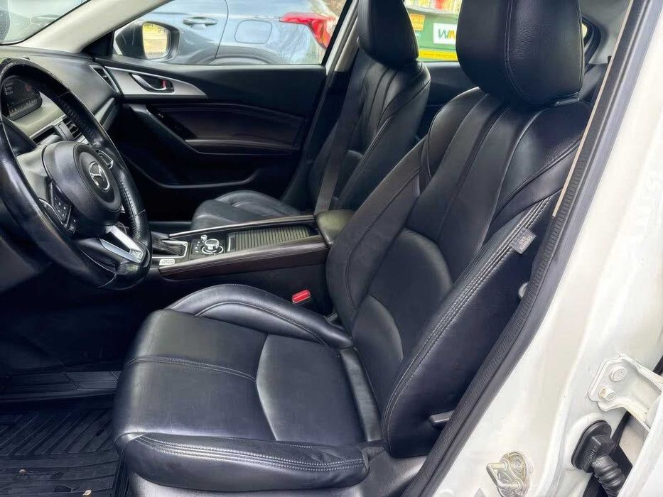 Mazda 3 Touring      2017
