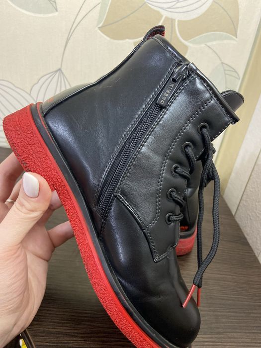 Продам ботинки для девочки