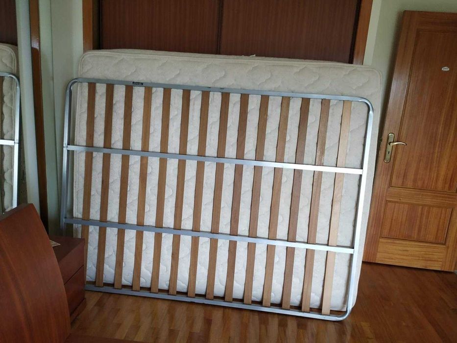 Cama com Estrado