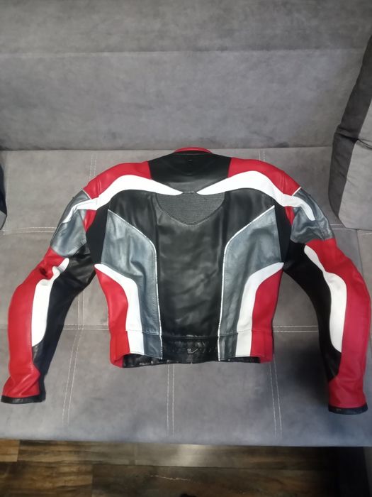 Продам кожану мото куртку.