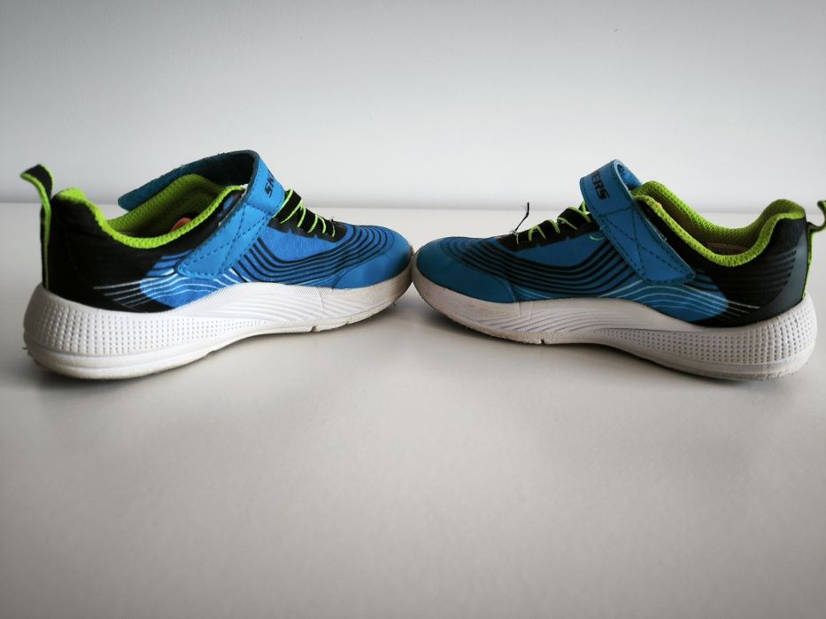 Skechers de menino tamanho 26