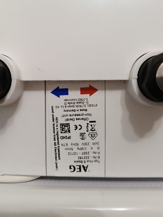 Продам водонагреватель AEG