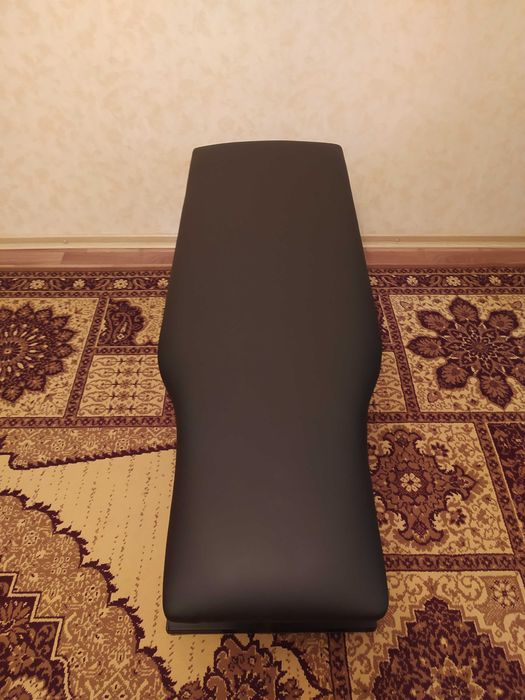 Спортивная прямая скамья для силовых упражнений