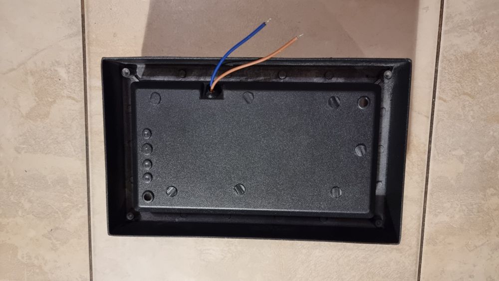 Lampa LED sufitowa, nowa, zewnętrzna, solidna 21.5 cm X 13 cm X 5.5 cm