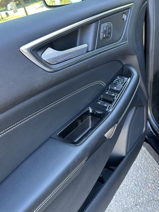 Ford Edge titanium