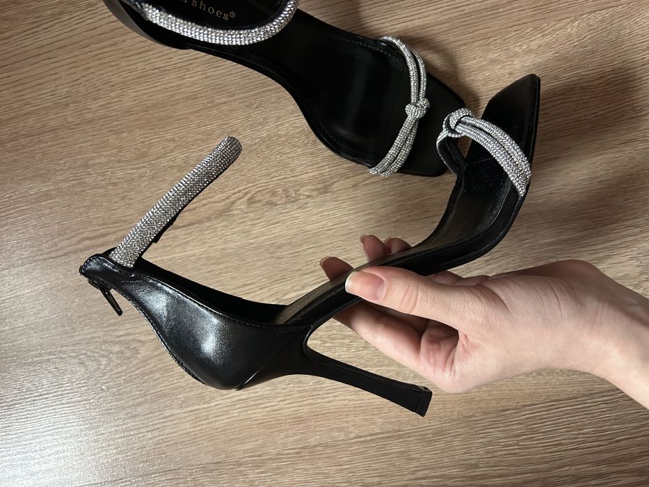 Босоніжки жіночі