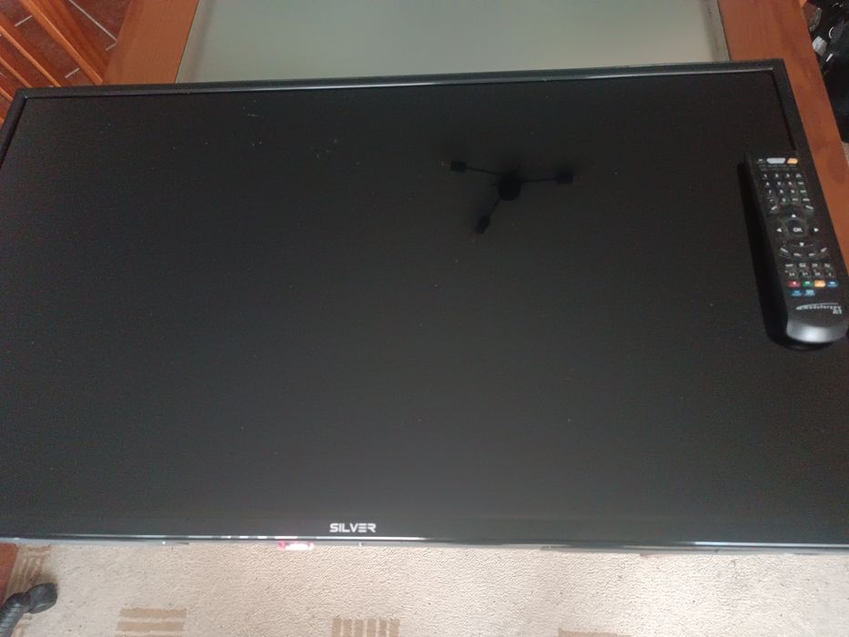 TV Led 40" Silver para peças