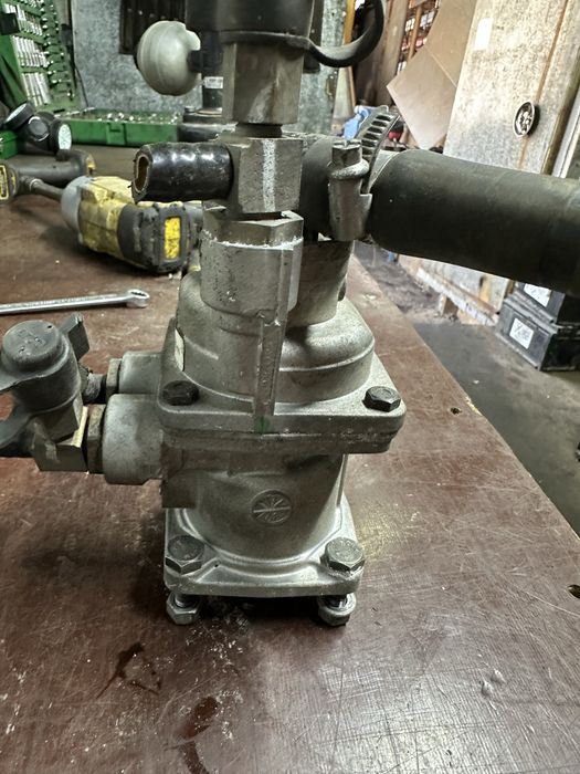 Главный тормозной кран Mercedes Vario 4613152587 WABCO