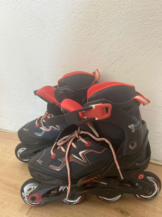 Patins em linha pretos