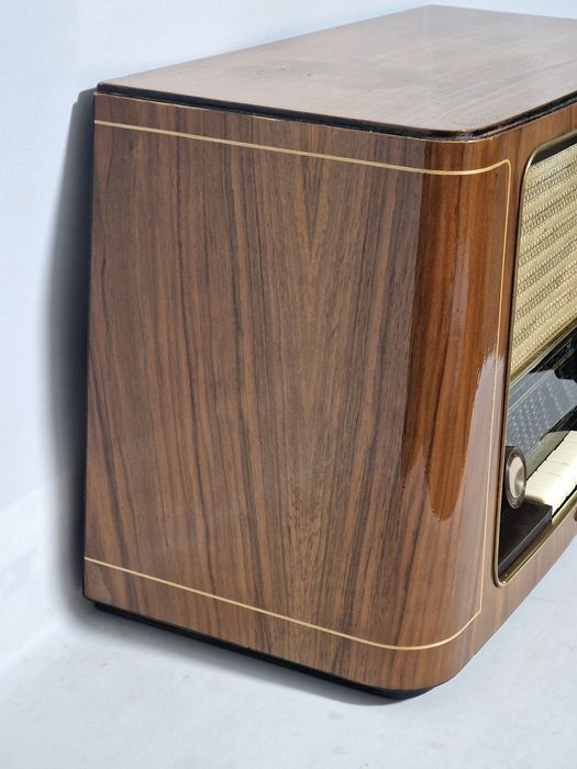 Rádio antigo reparado Grundig