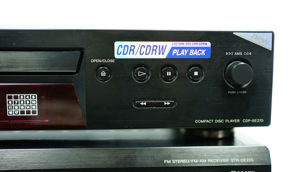 Zestaw SONY amplituner kina STR-DE235 + odtwarzacz CD CDP-XE370 pilot