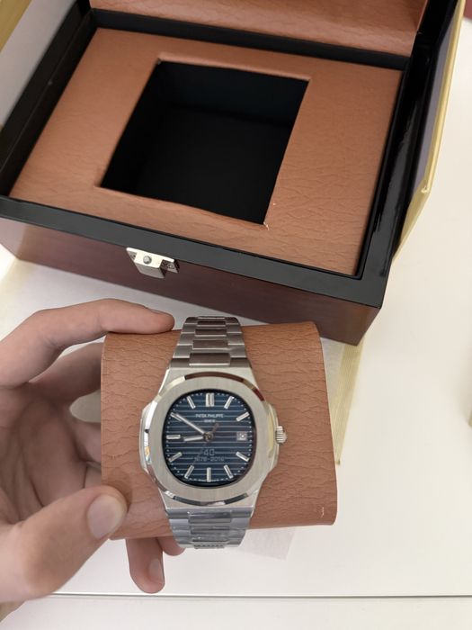 Relogio de Marca com Documentos