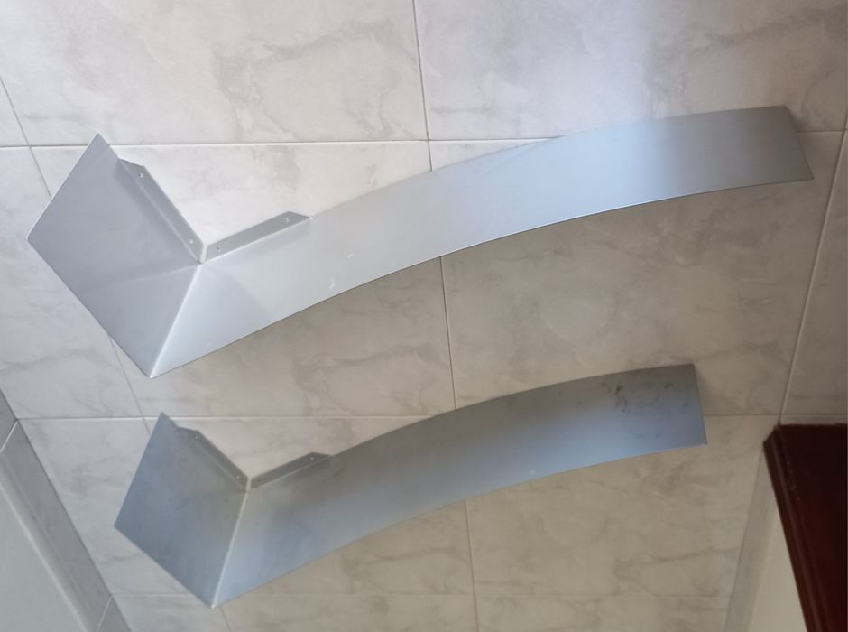 2 Estante / Prateleira IKEA em forma de "V"