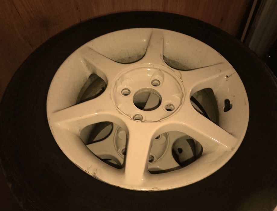Jantes 14 com pneus novos. Furacão Fiat lancia