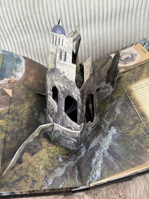 Książka game og thrones , trójwymiarowe ilustracje typu pop-up