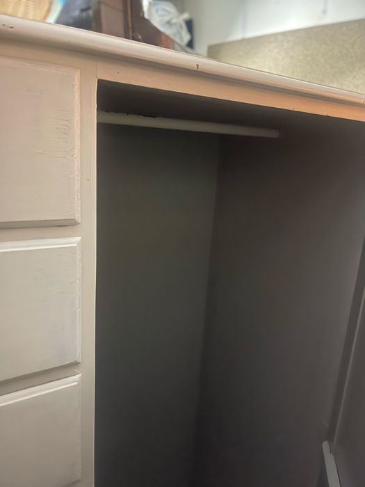 Movel pequeno roupeiro com gavetas